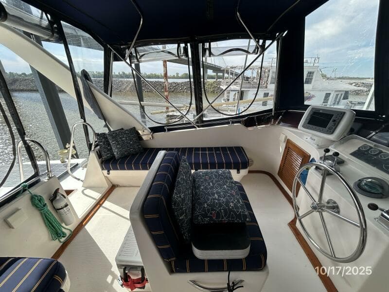 40' Kha Shing flybridge port
