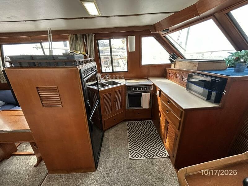 40' Kha Shing galley2