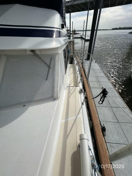 40' Kha Shing port side deck1