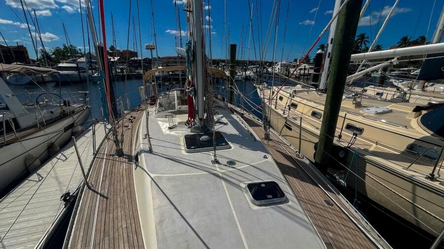 1991 Oyster Lightwave 48