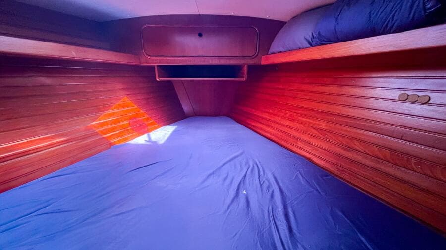 1991 Oyster Lightwave 48