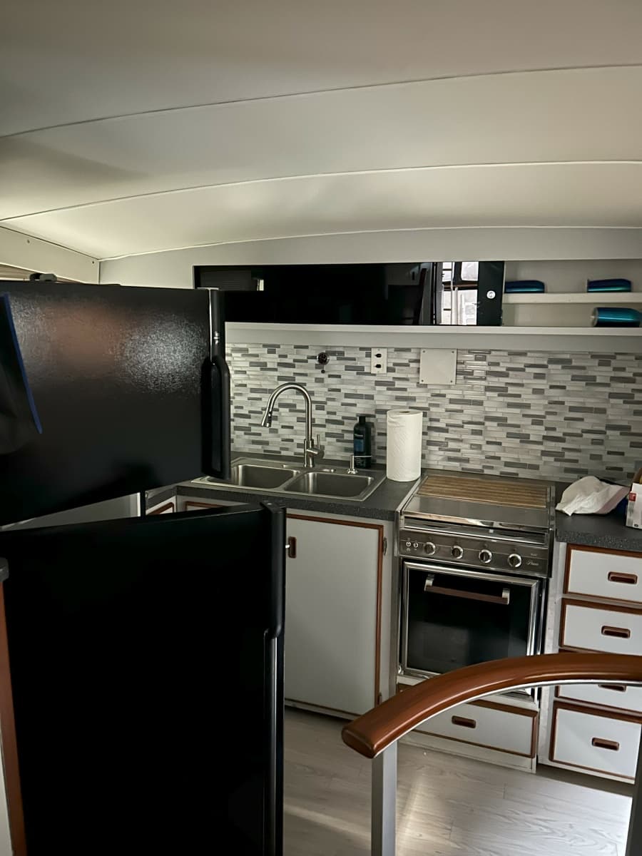 1977 Bertram 42 Motor Yacht - Photo 58