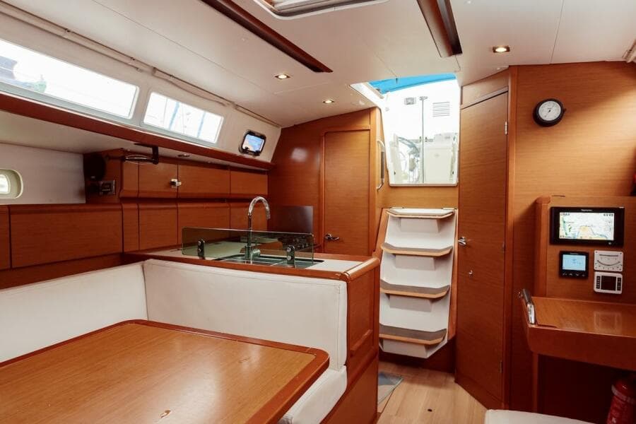 2019 Jeanneau 389 Sun Odyssey