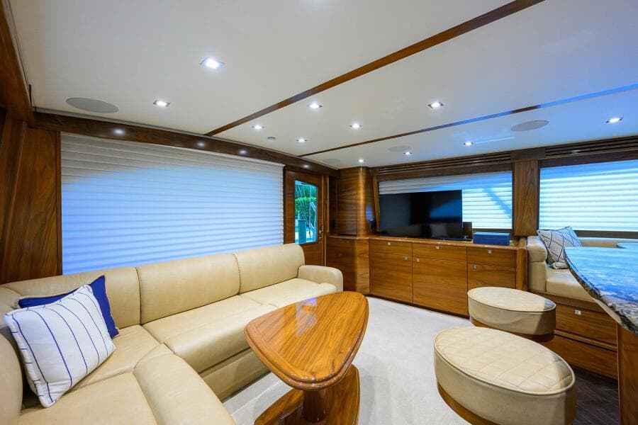 2023 Viking 64 Convertible - Salon