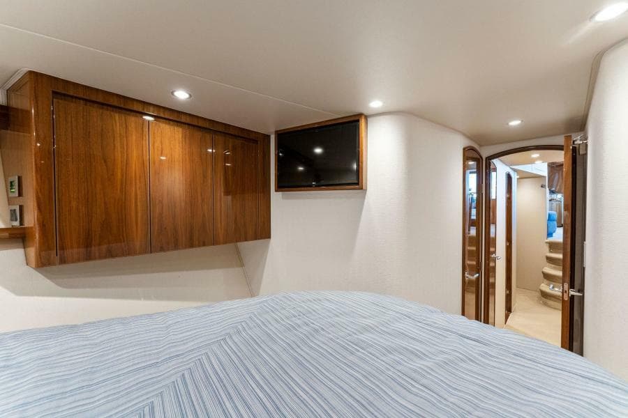 2021 Viking 54 Convertible HAMMERHEADS Stateroom