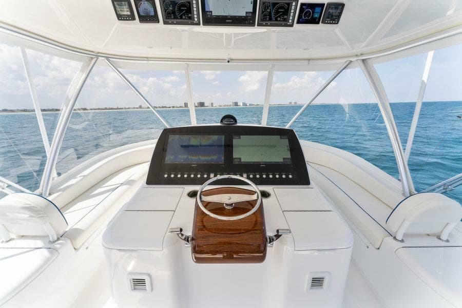 2021 Viking 54 Convertible HAMMERHEADS  Helm