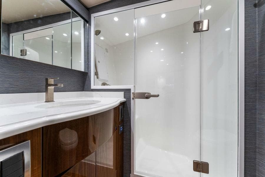 2021 Viking 54 Convertible HAMMERHEADS Stateroom Head