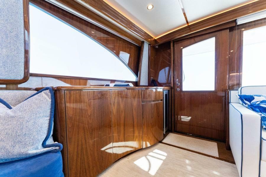 2021 Viking 54 Convertible HAMMERHEADS Salon