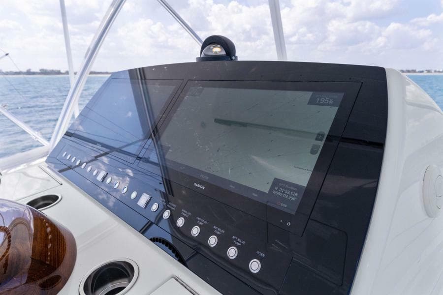 2021 Viking 54 Convertible HAMMERHEADS  Helm