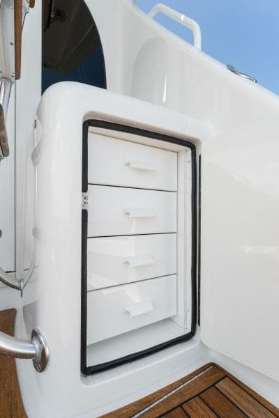 2021 Viking 54 Convertible HAMMERHEADS Tackle Storage