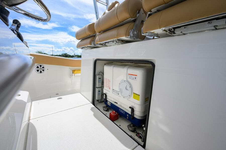 2018 Buddy Davis 42 Center Console - Equipment