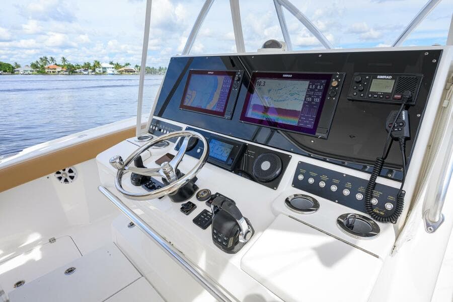 2018 Buddy Davis 42 Center Console - Helm