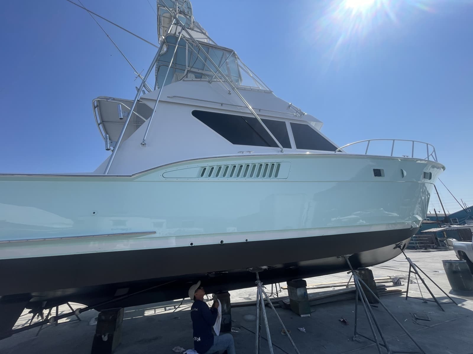 1990 Hatteras 45 Convertible - Photo 26