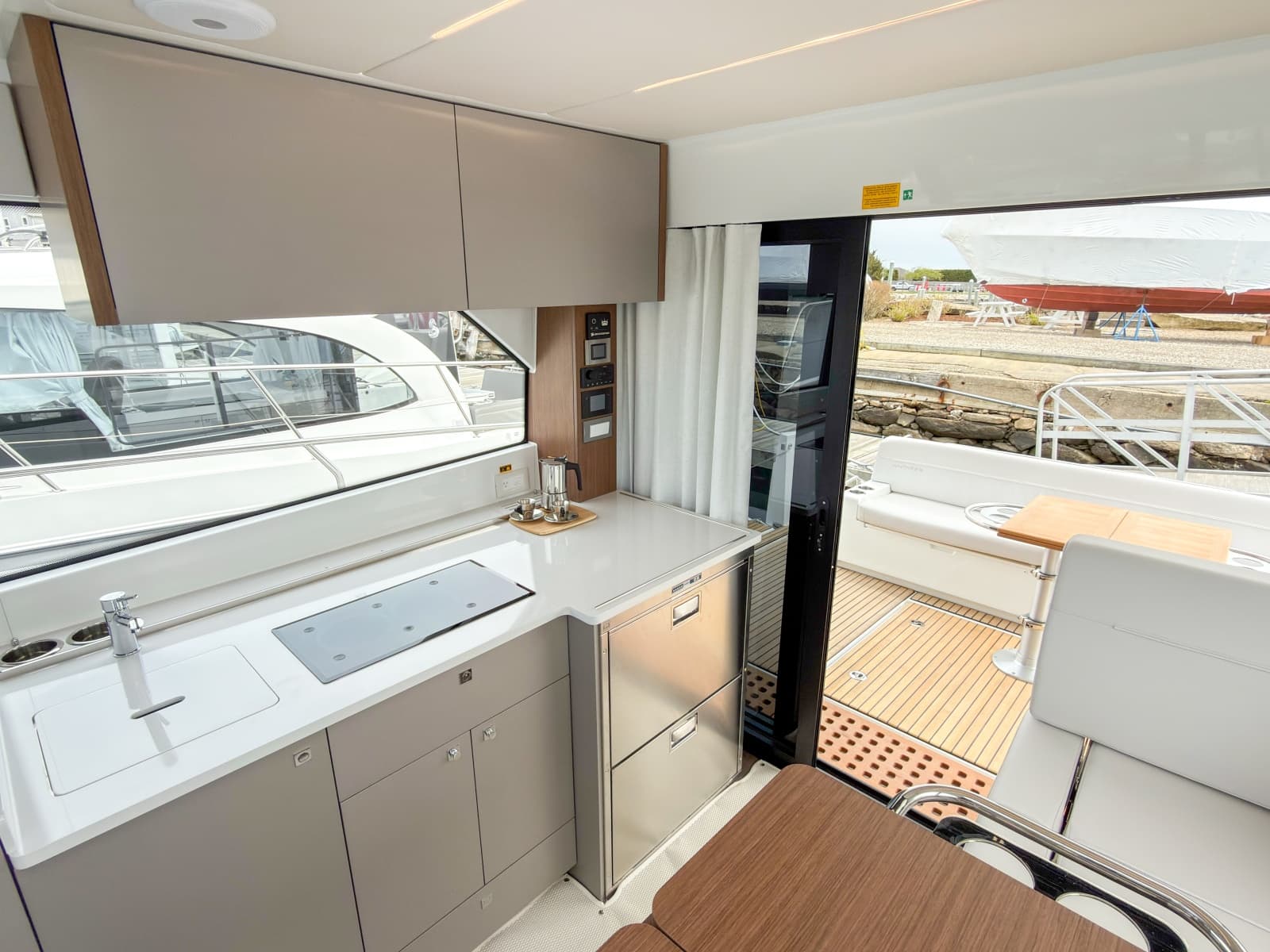 2026 Beneteau Antares 12 Coupe - Photo 10