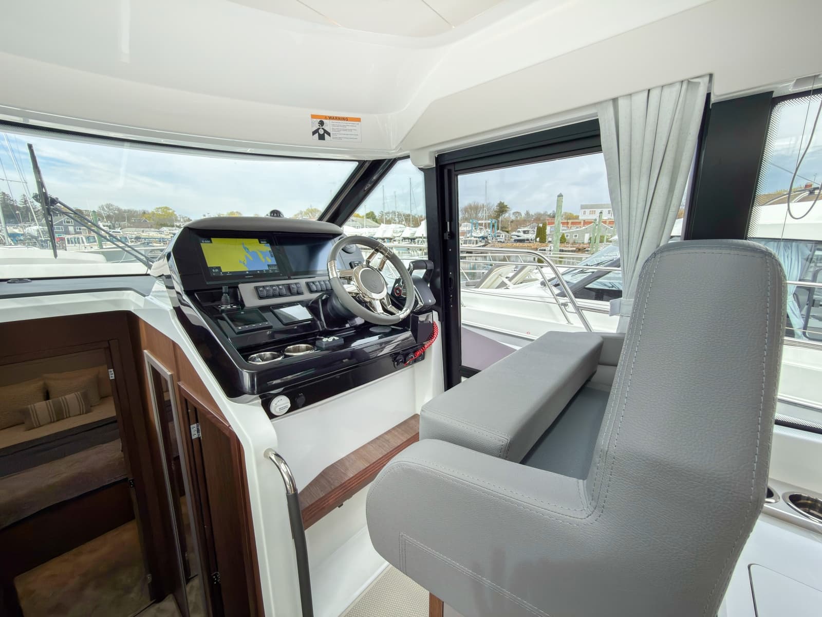 2026 Beneteau Antares 12 Coupe - Photo 6