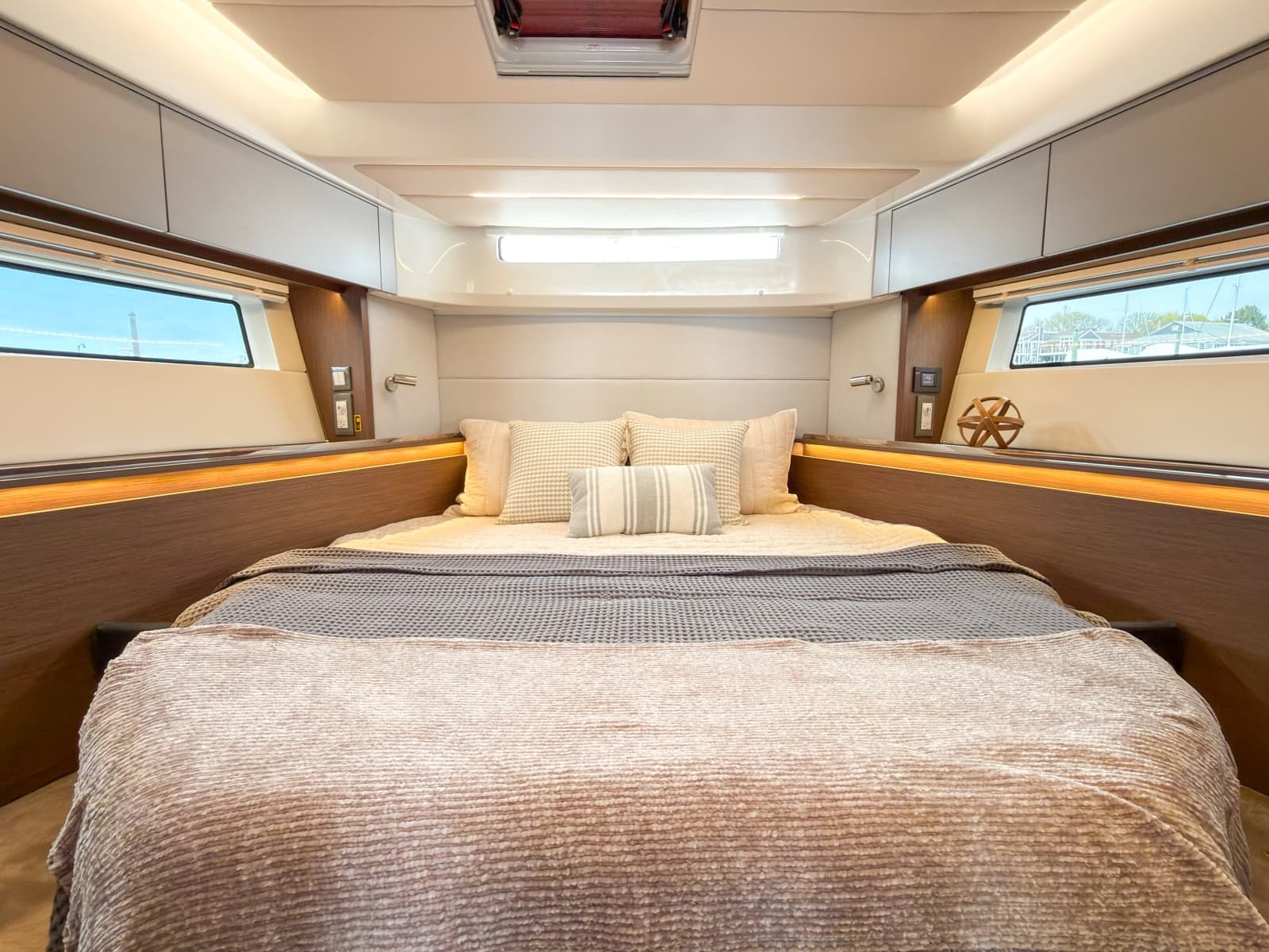 2026 Beneteau Antares 12 Coupe - Photo 11