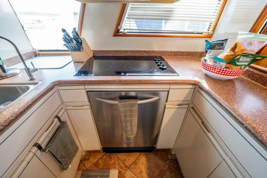 1989 Viking 63 Motor Yacht - Photo 20