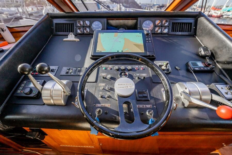 1989 Viking 63 Motor Yacht - Photo 23