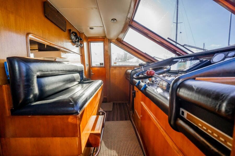 1989 Viking 63 Motor Yacht - Photo 25