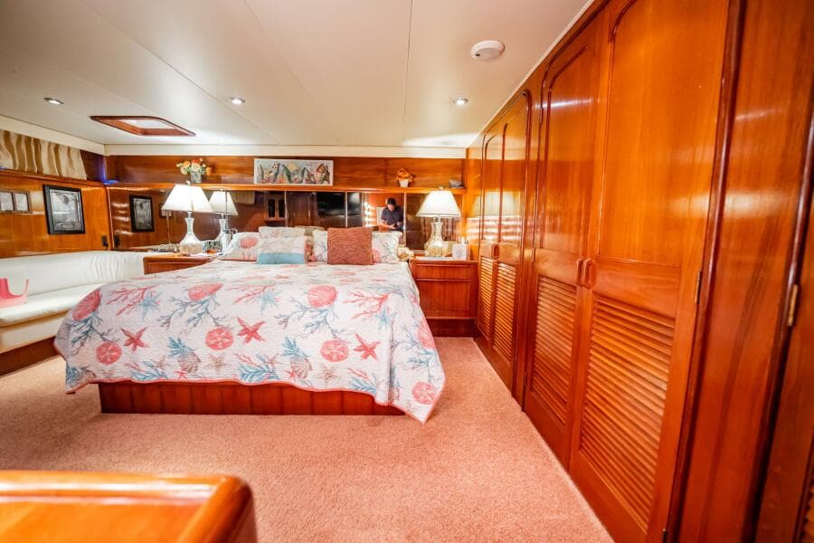 1989 Viking 63 Motor Yacht - Photo 11