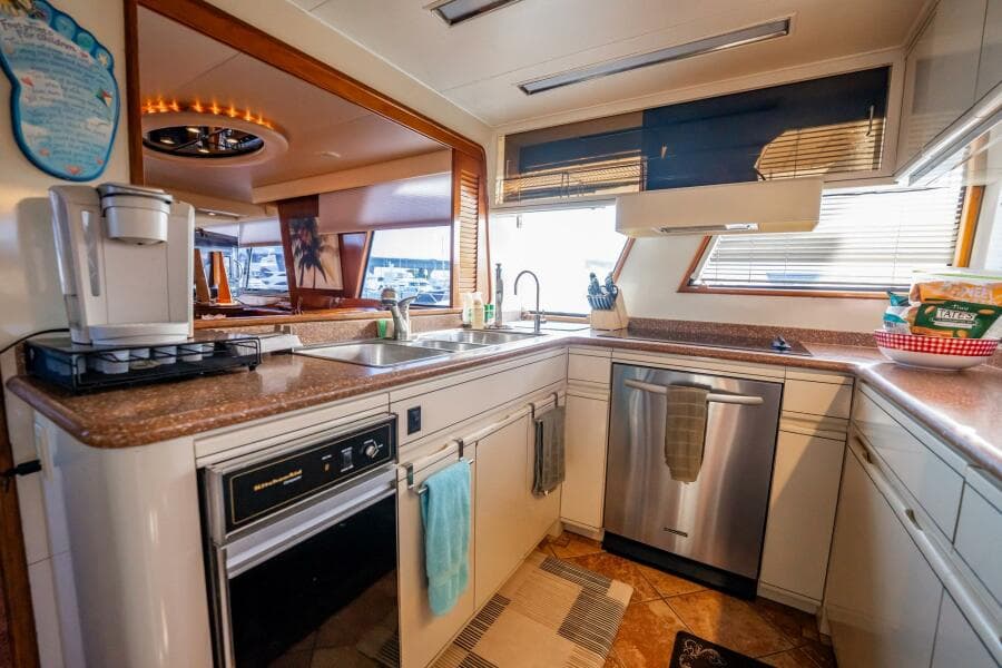 1989 Viking 63 Motor Yacht - Photo 21