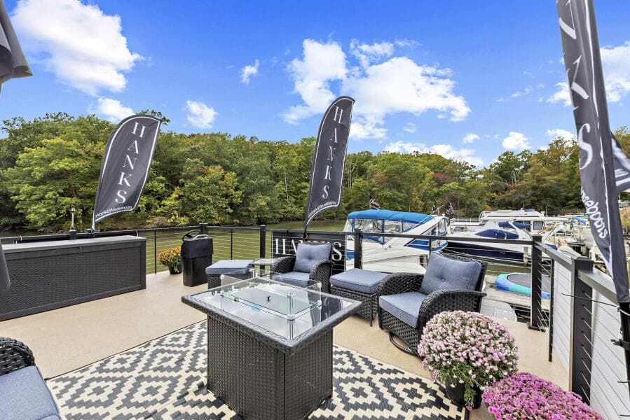 2026 Custom Hanks 26 Houseboat