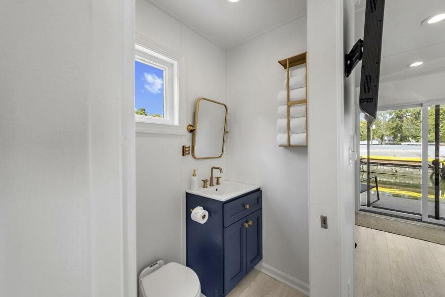 2026 Custom Hanks 26 Houseboat