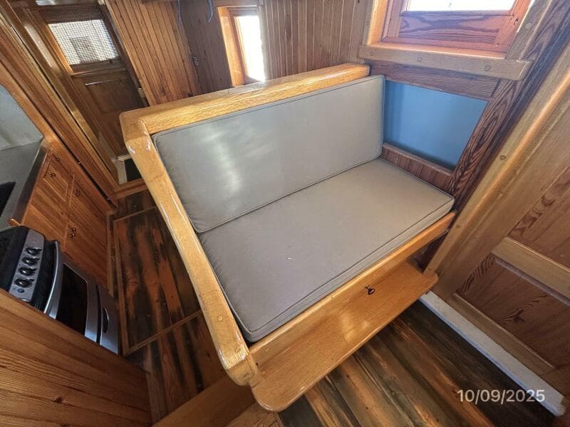 Choptank pilothouse port seating