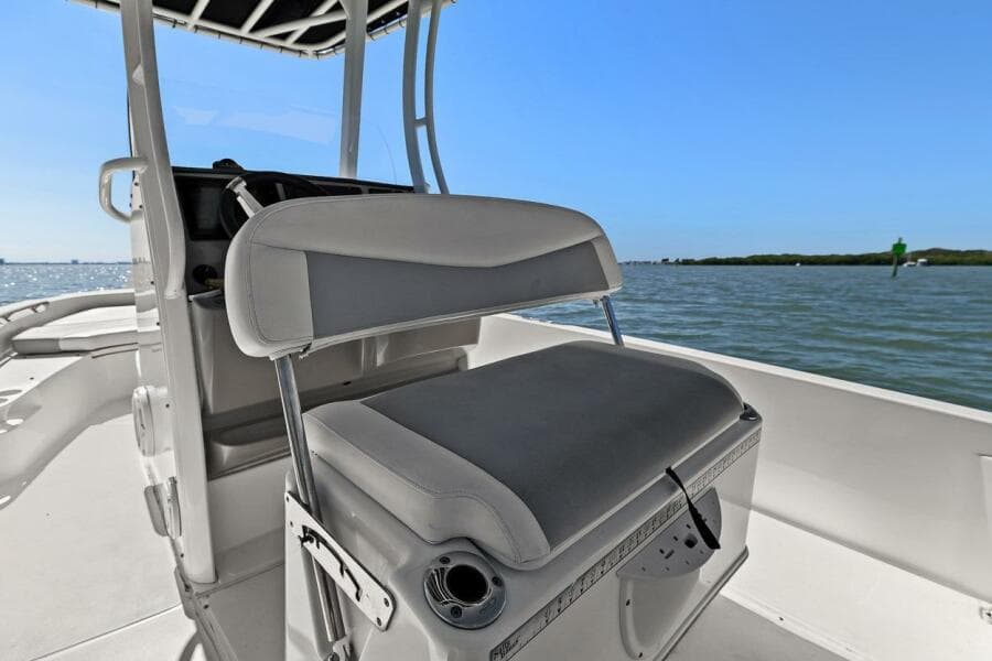 2016 Boston Whaler 210 Dauntless