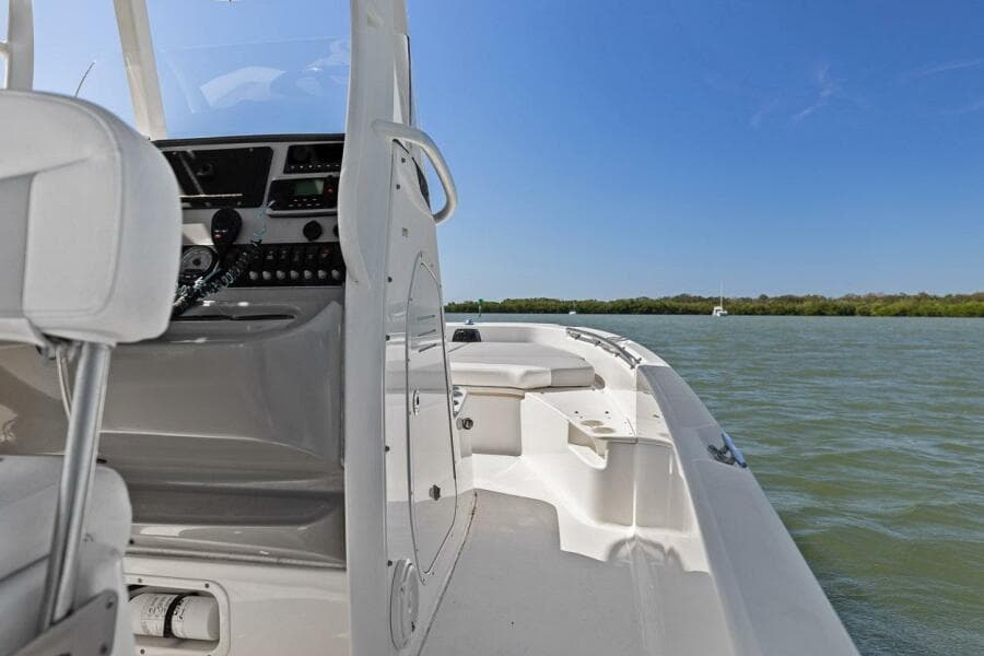 2016 Boston Whaler 210 Dauntless