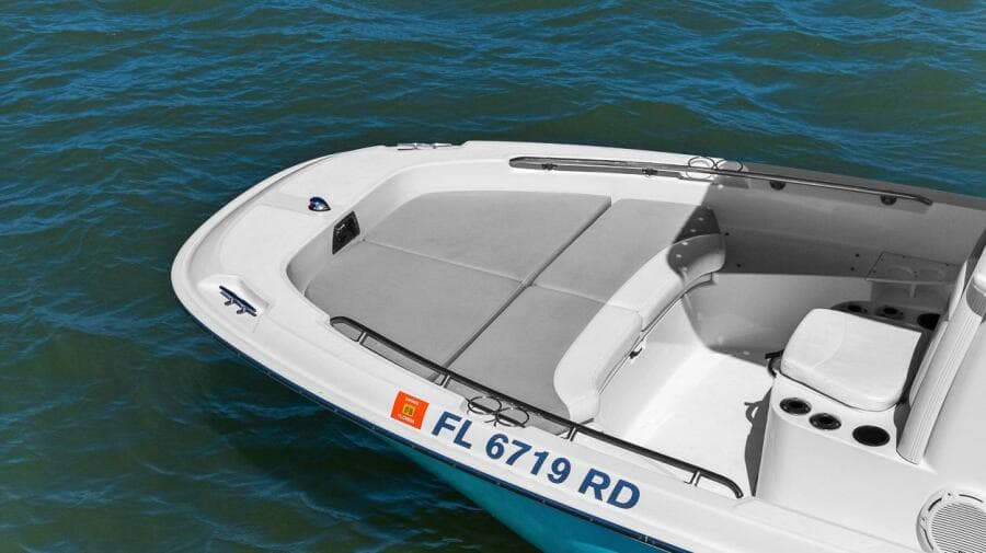 2016 Boston Whaler 210 Dauntless