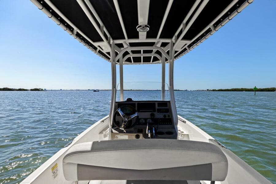 2016 Boston Whaler 210 Dauntless