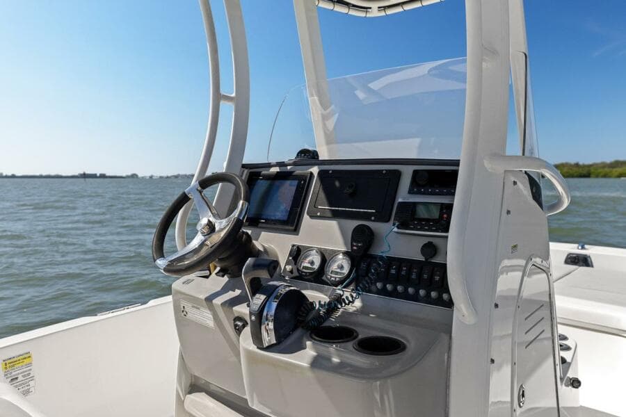 2016 Boston Whaler 210 Dauntless