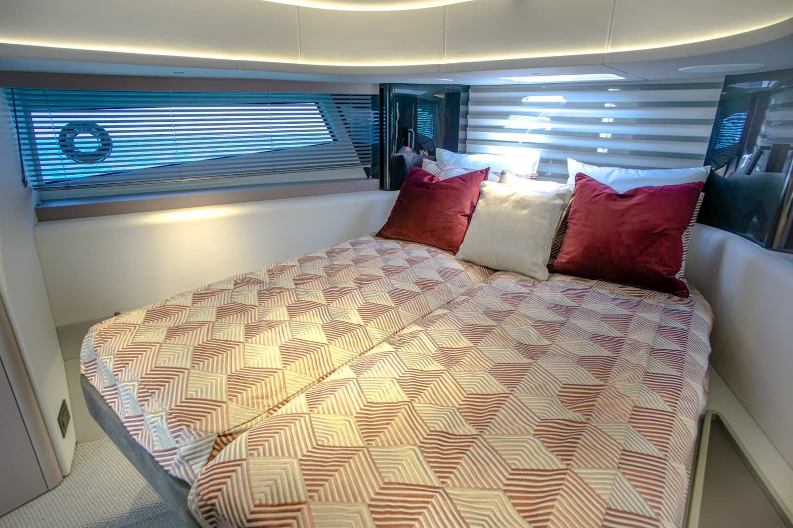 2025 Sunseeker 55 Predator - Photo 41