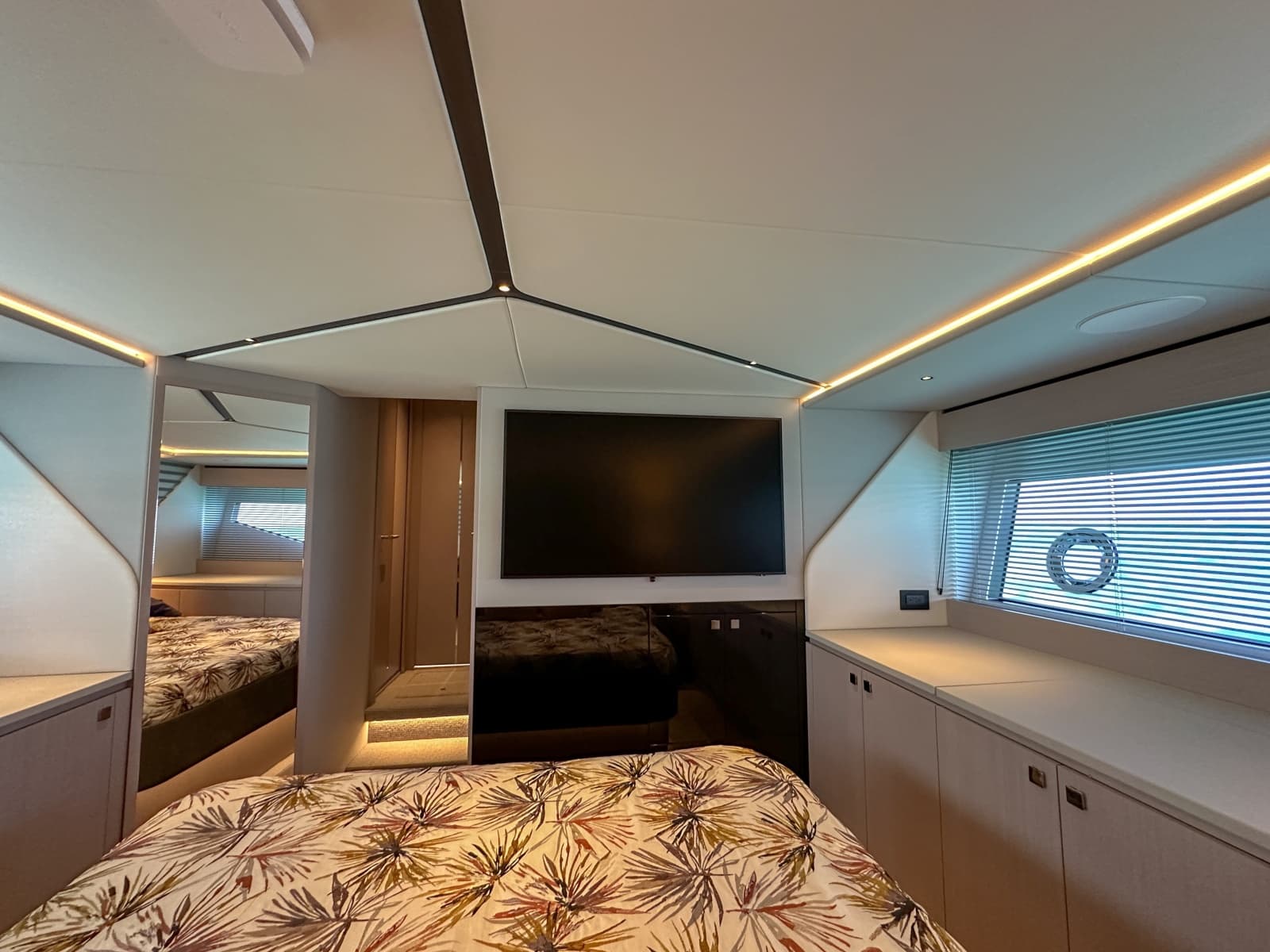 2025 Sunseeker 55 Predator - Photo 36