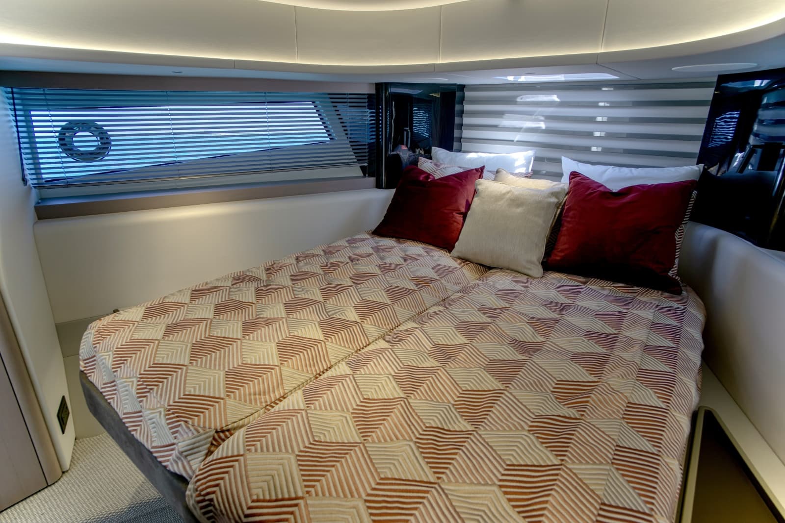2025 Sunseeker 55 Predator - Photo 42