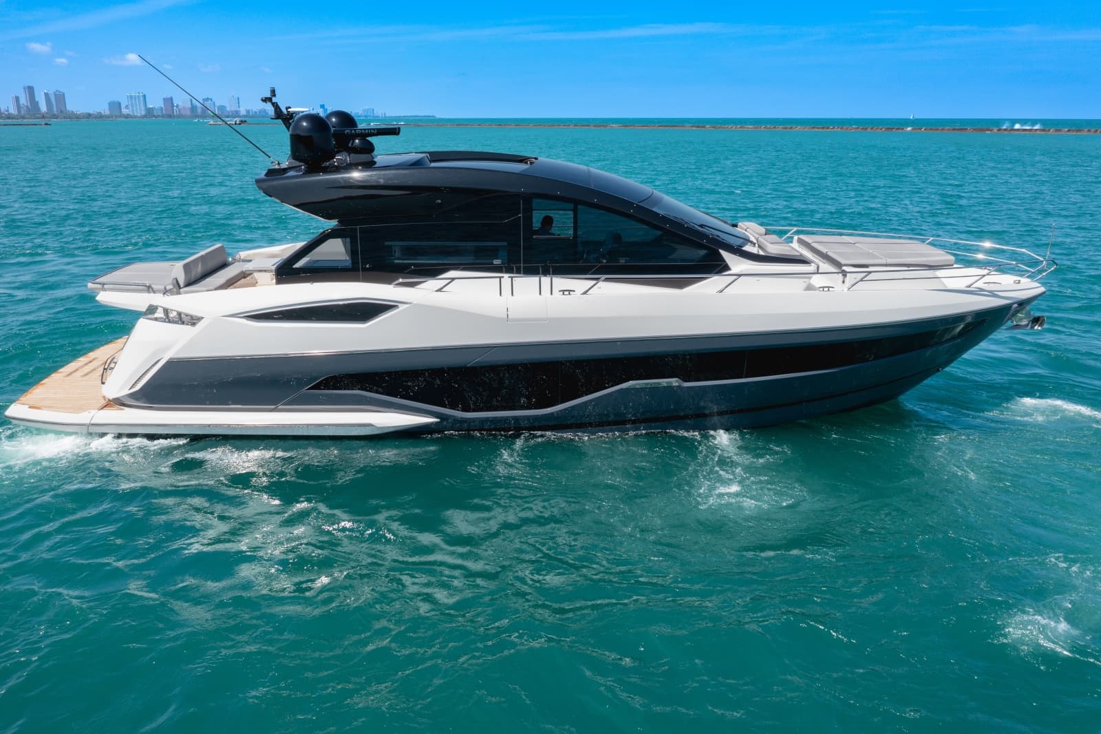2025 Sunseeker 55 Predator - Photo 1