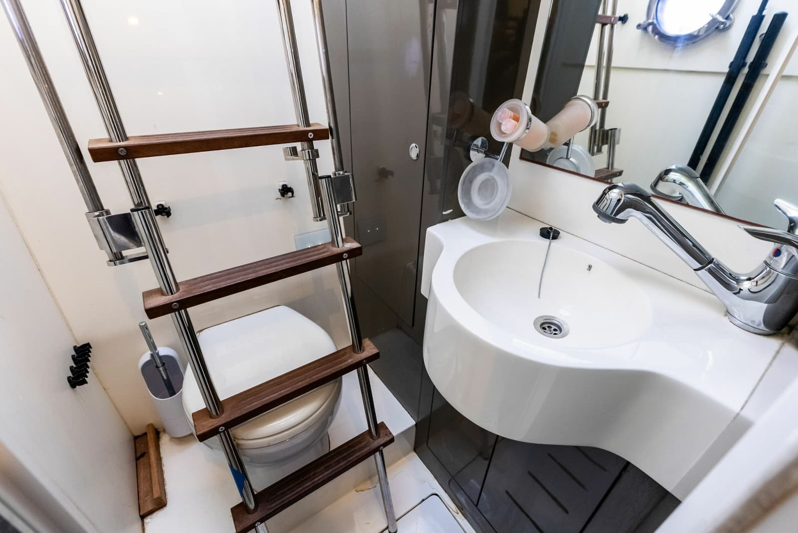 2018 Ferretti Yachts 800