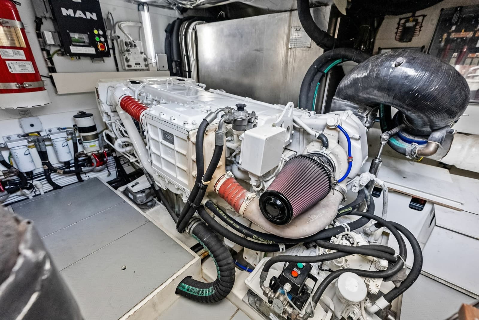 2018 Ferretti Yachts 800