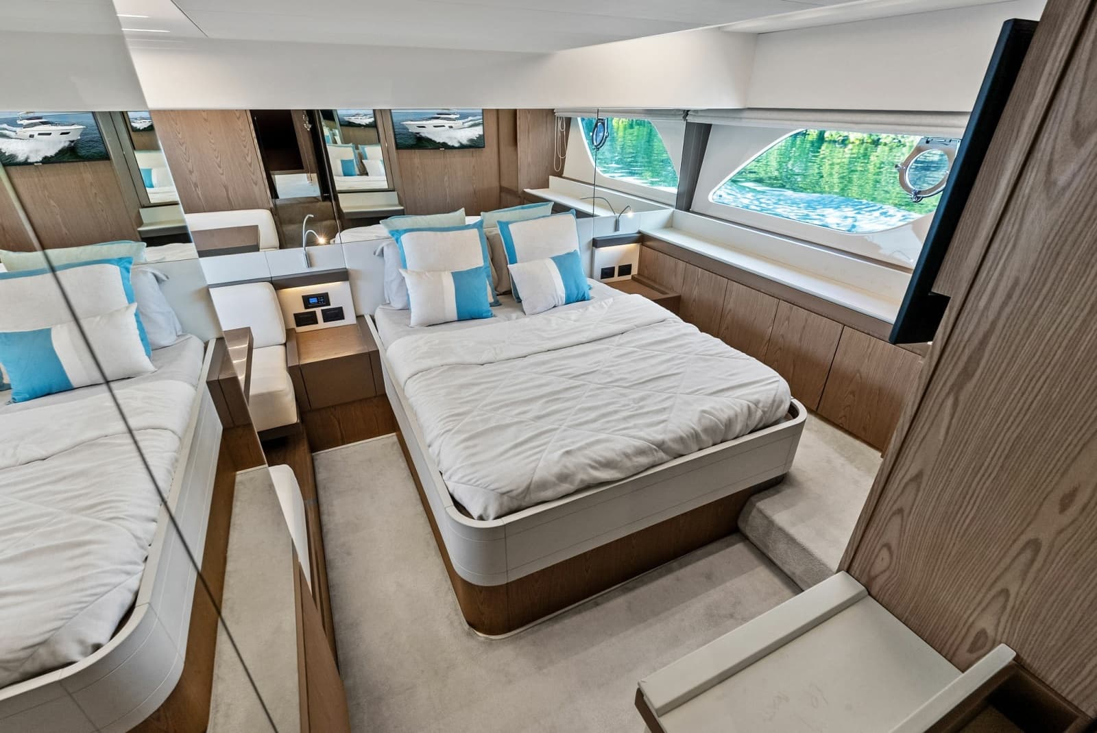 2018 Ferretti Yachts 800