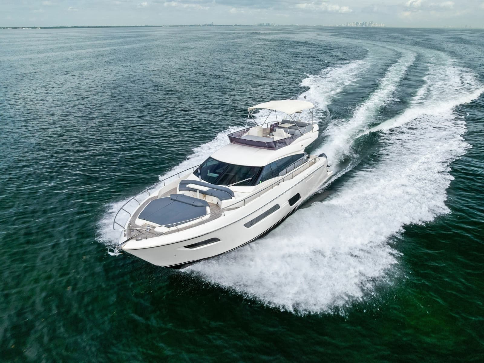 2018 Ferretti Yachts 800