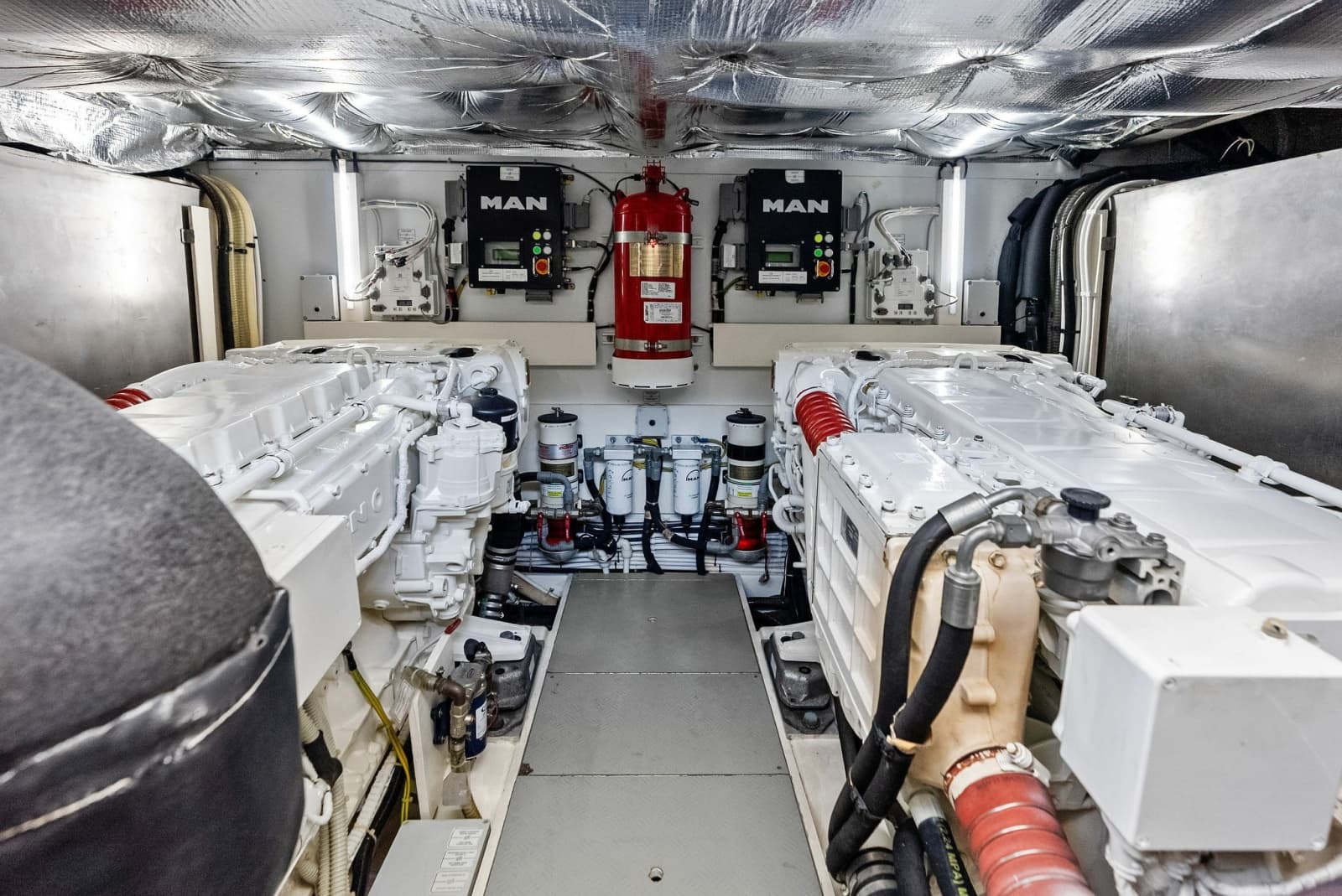 2018 Ferretti Yachts 800