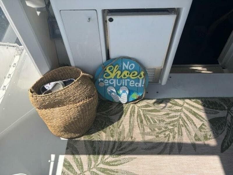 1996 Carver 355 Aft Cabin