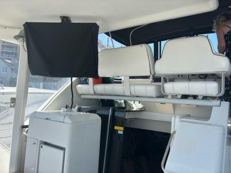 1996 Carver 355 Aft Cabin