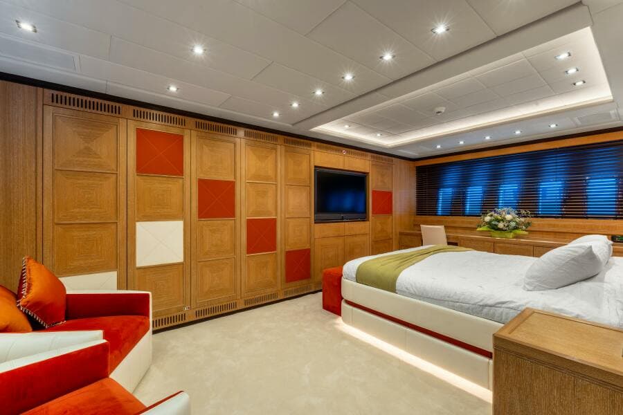 2008 Overmarine Mangusta 108