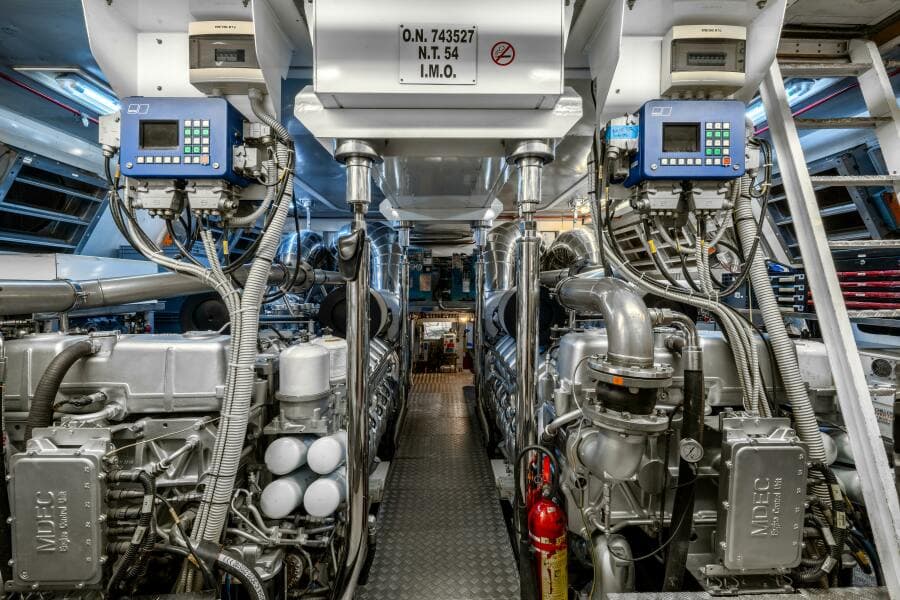 2008 Overmarine Mangusta 108