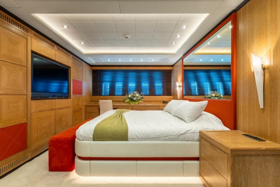 2008 Overmarine Mangusta 108