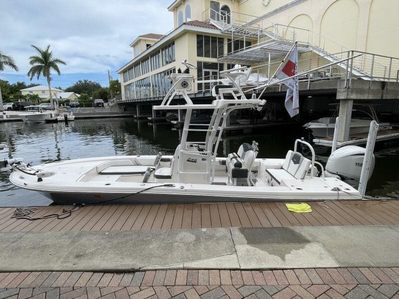 2022 Robalo Cayman 246 SD