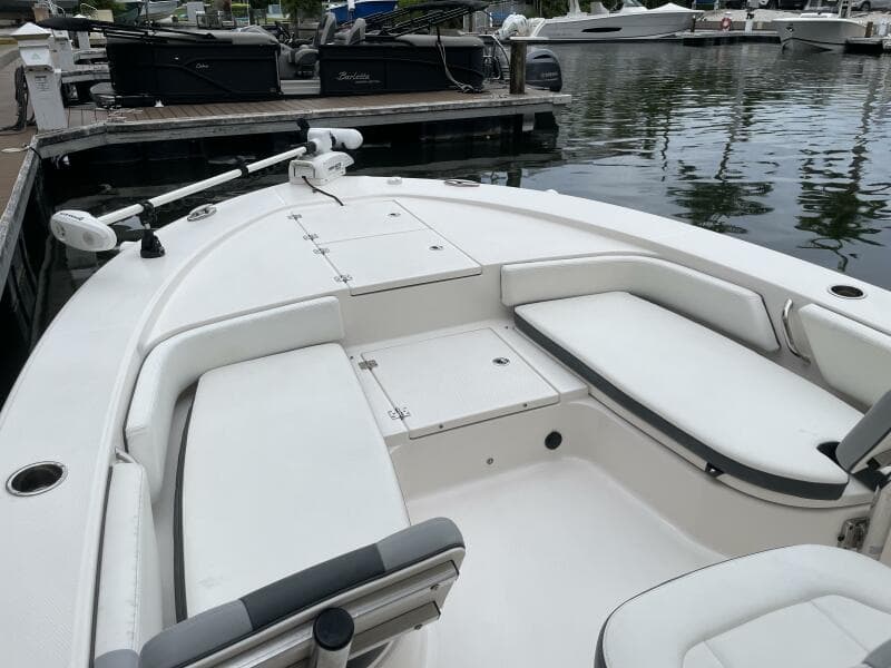2022 Robalo Cayman 246 SD