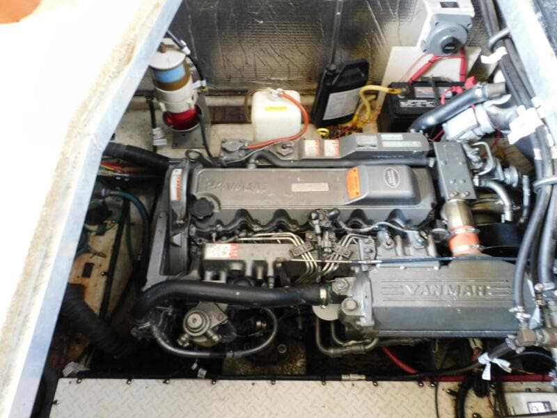 2003 Cruisers Yachts 3750 Motoryacht